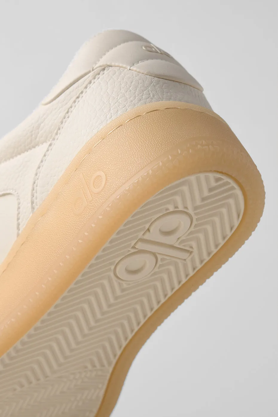 Alo Recovery Mode Sneaker - Clay