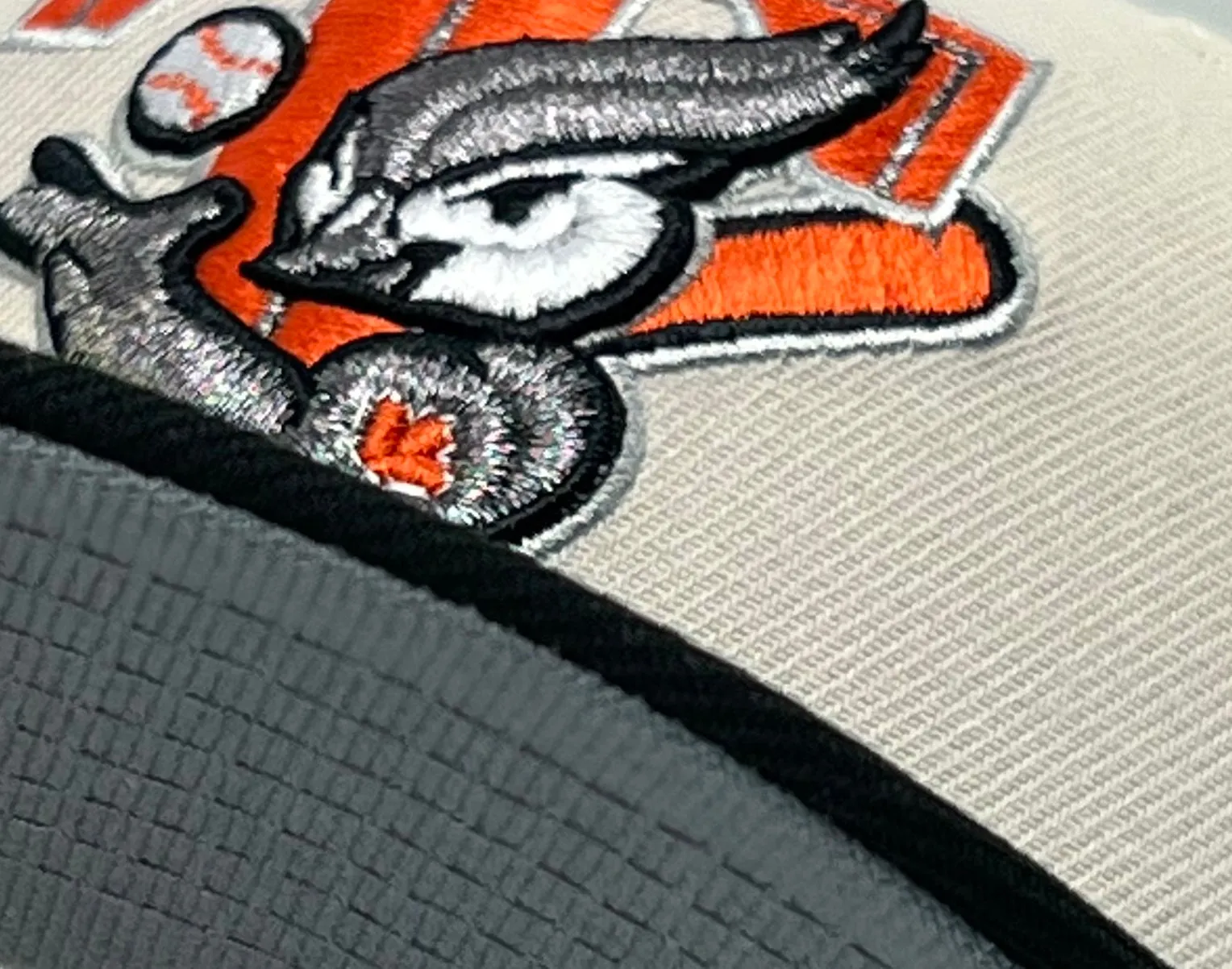 BLUEJAYS (STONE) (30TH ANNIVERSARY) NEW ERA 59FIFTY FITTED (DARK GREY UNDER VISOR)