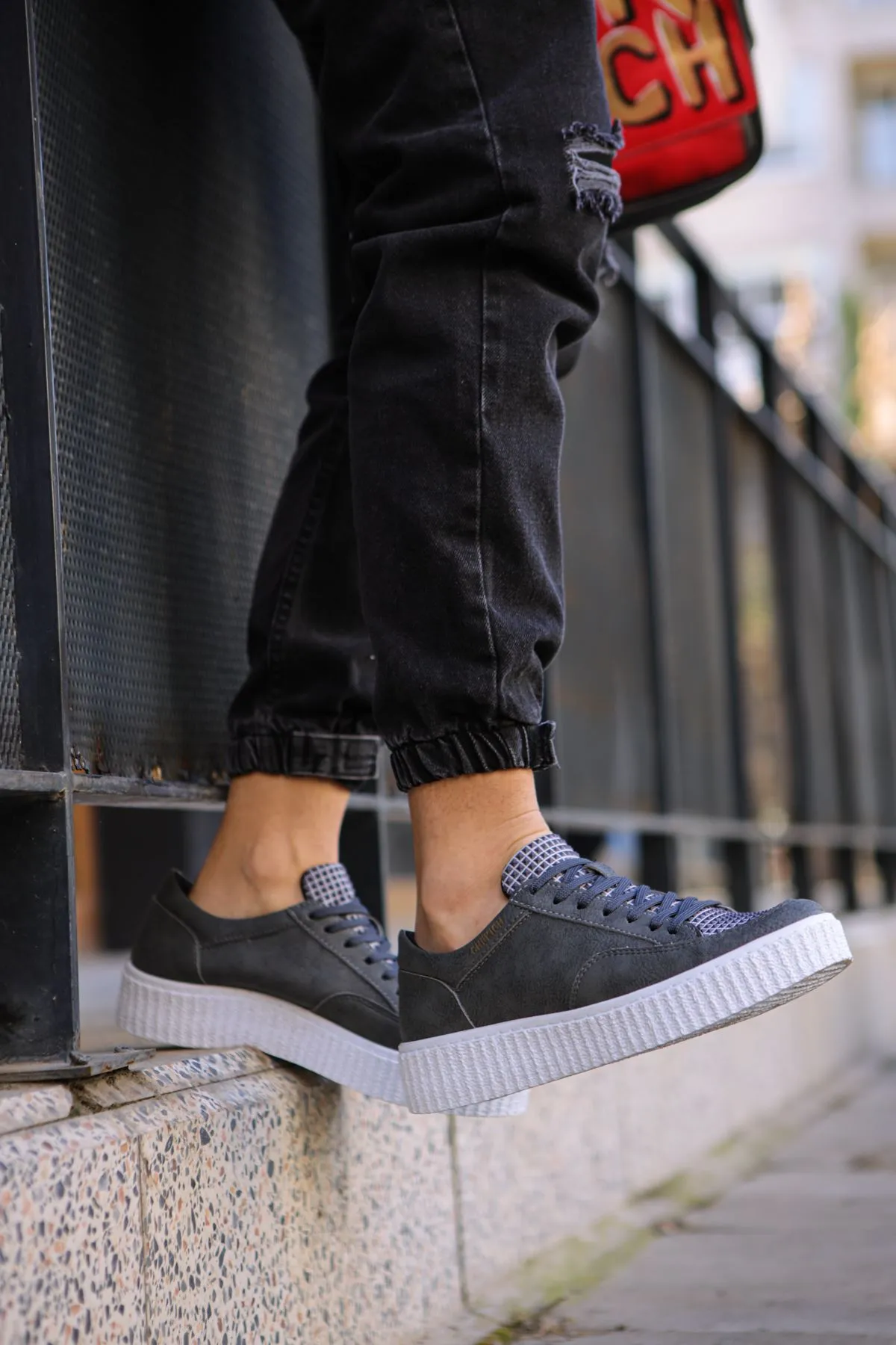 Gray Sneaker CH017