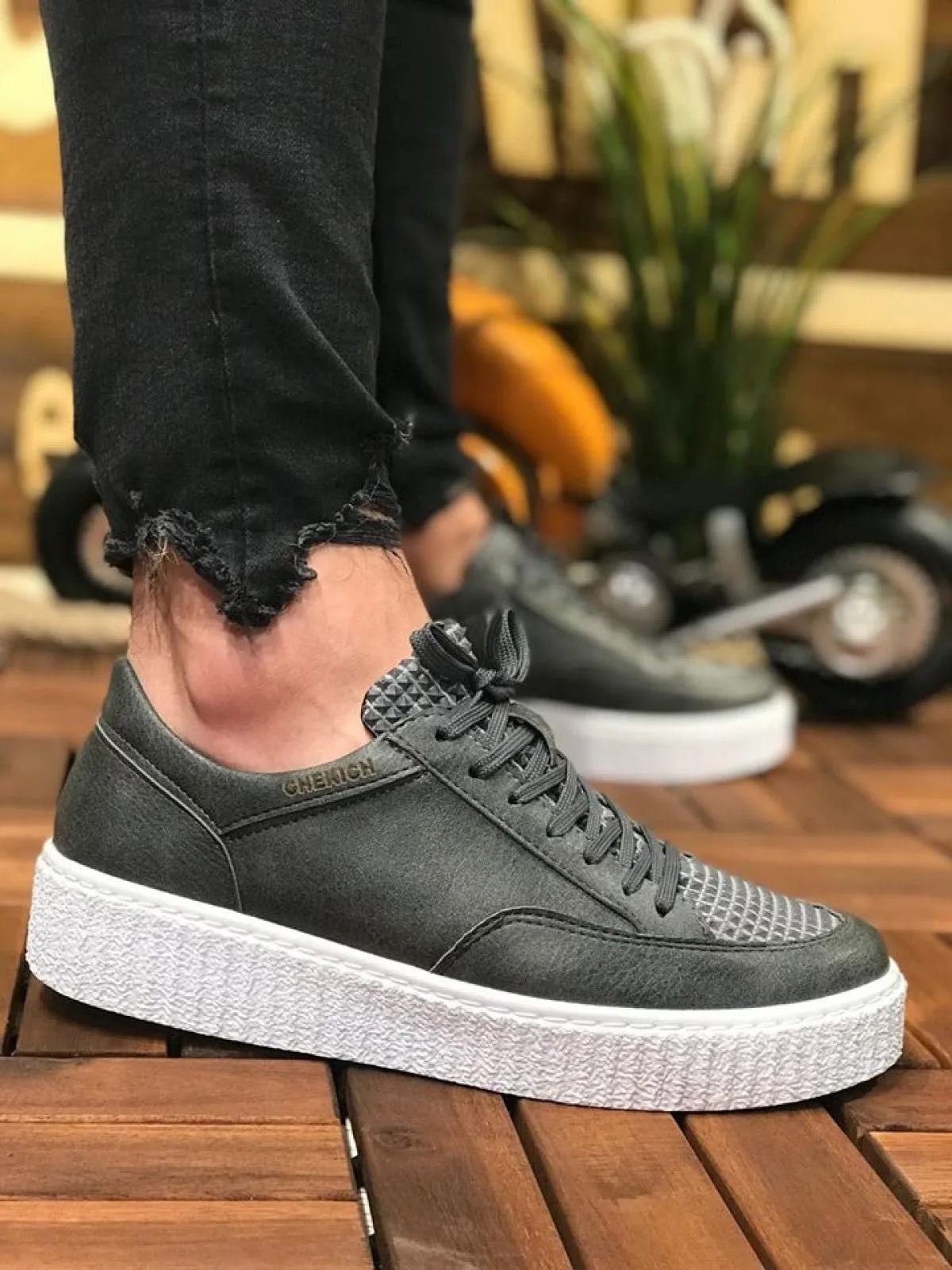 Gray Sneaker CH017