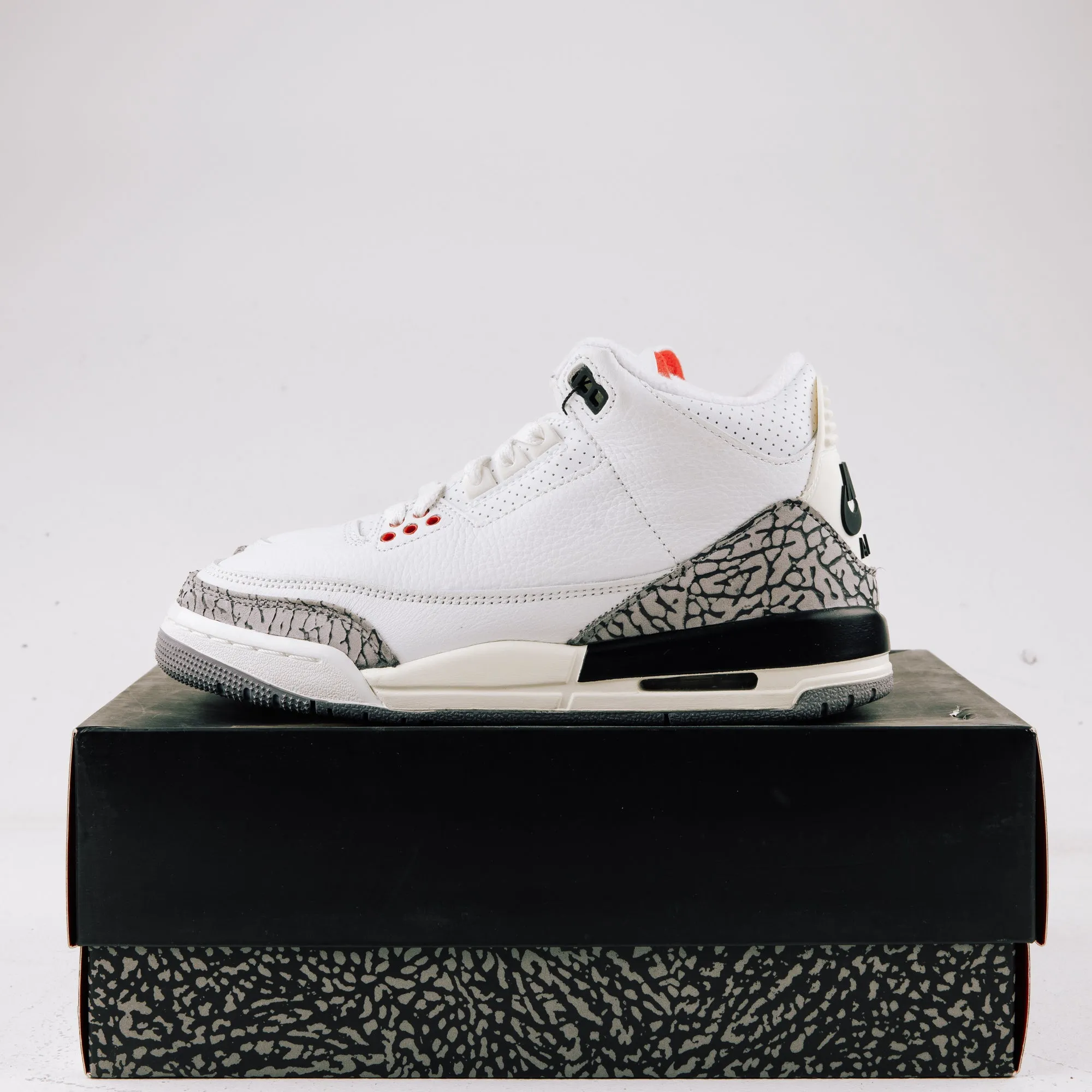 Jordan 3 Retro Cardinal Red - Used - 0216