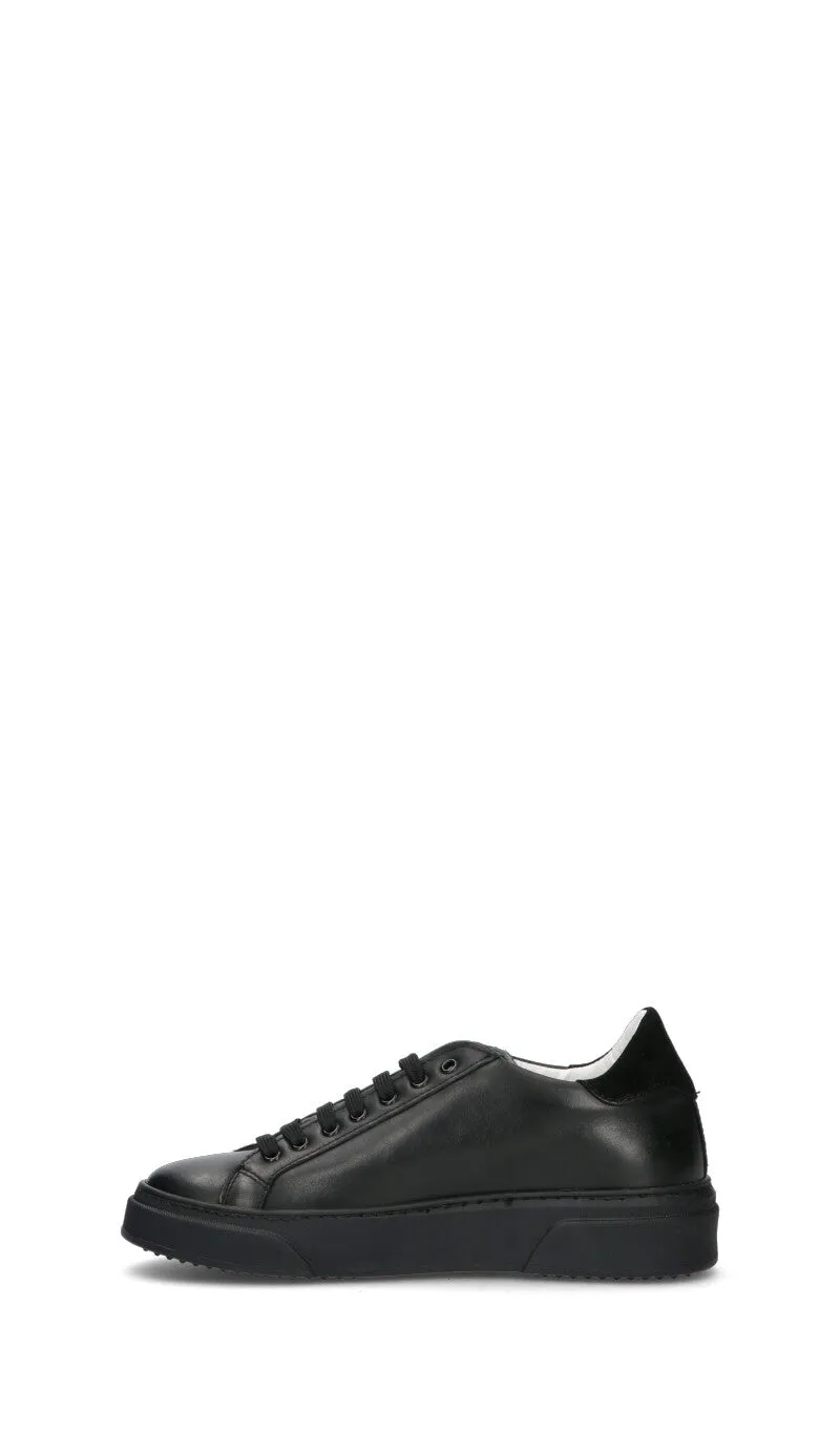 NEROFUMO Sneaker uomo nera in pelle