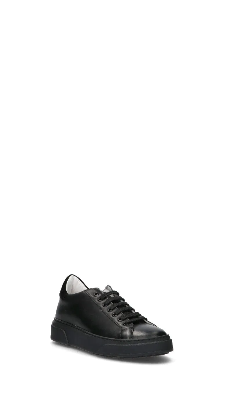 NEROFUMO Sneaker uomo nera in pelle