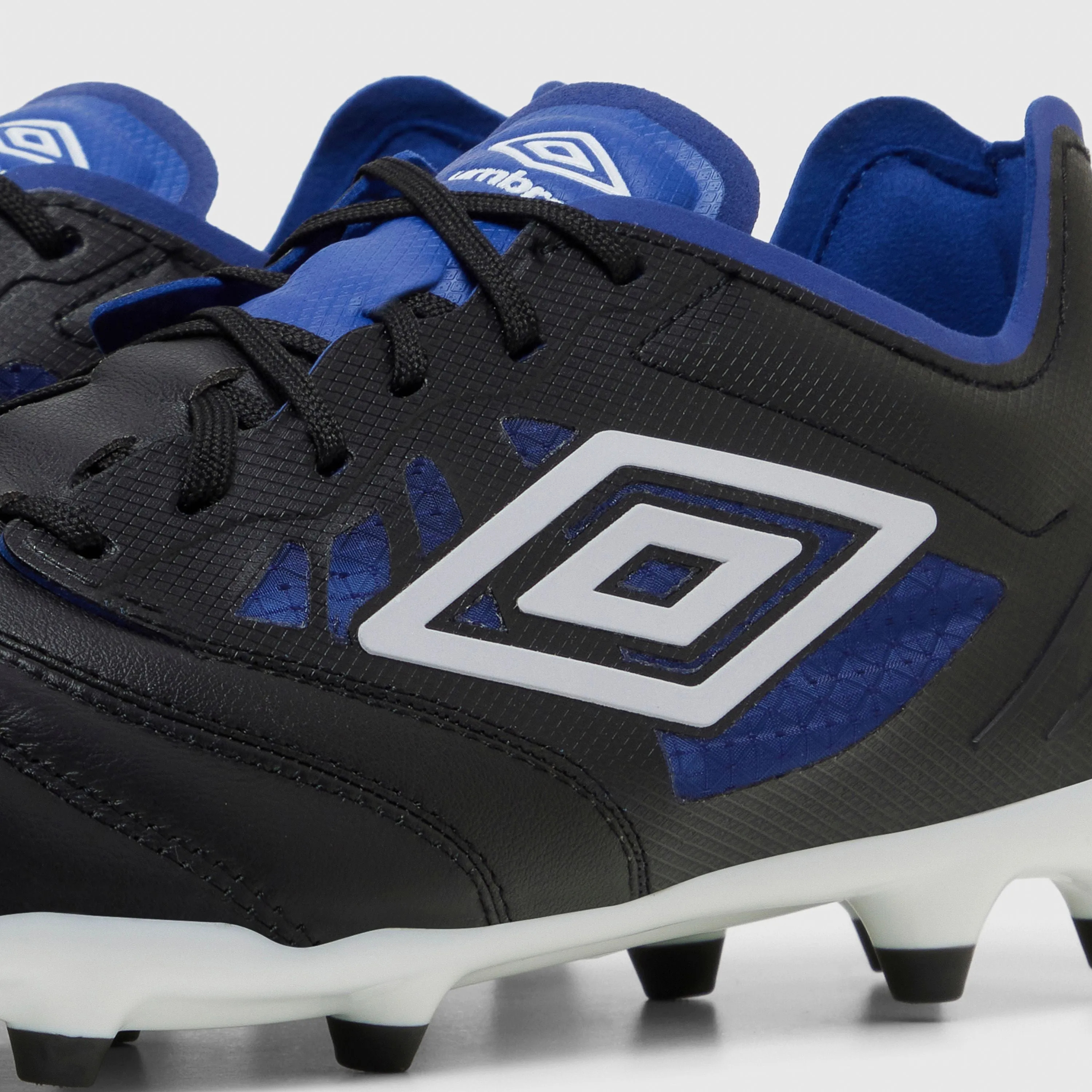 Umbro Tocco IV Premier FG Boots- Black/White/Blue