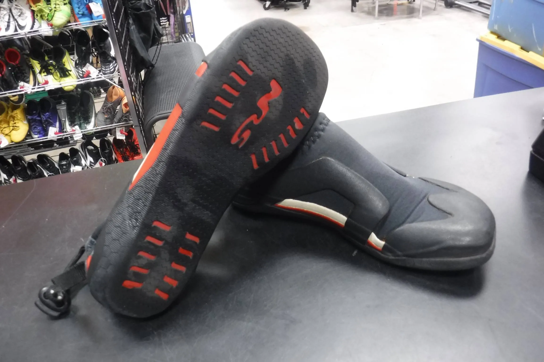 Used NRS Kinetic Size 7 Water Shoes