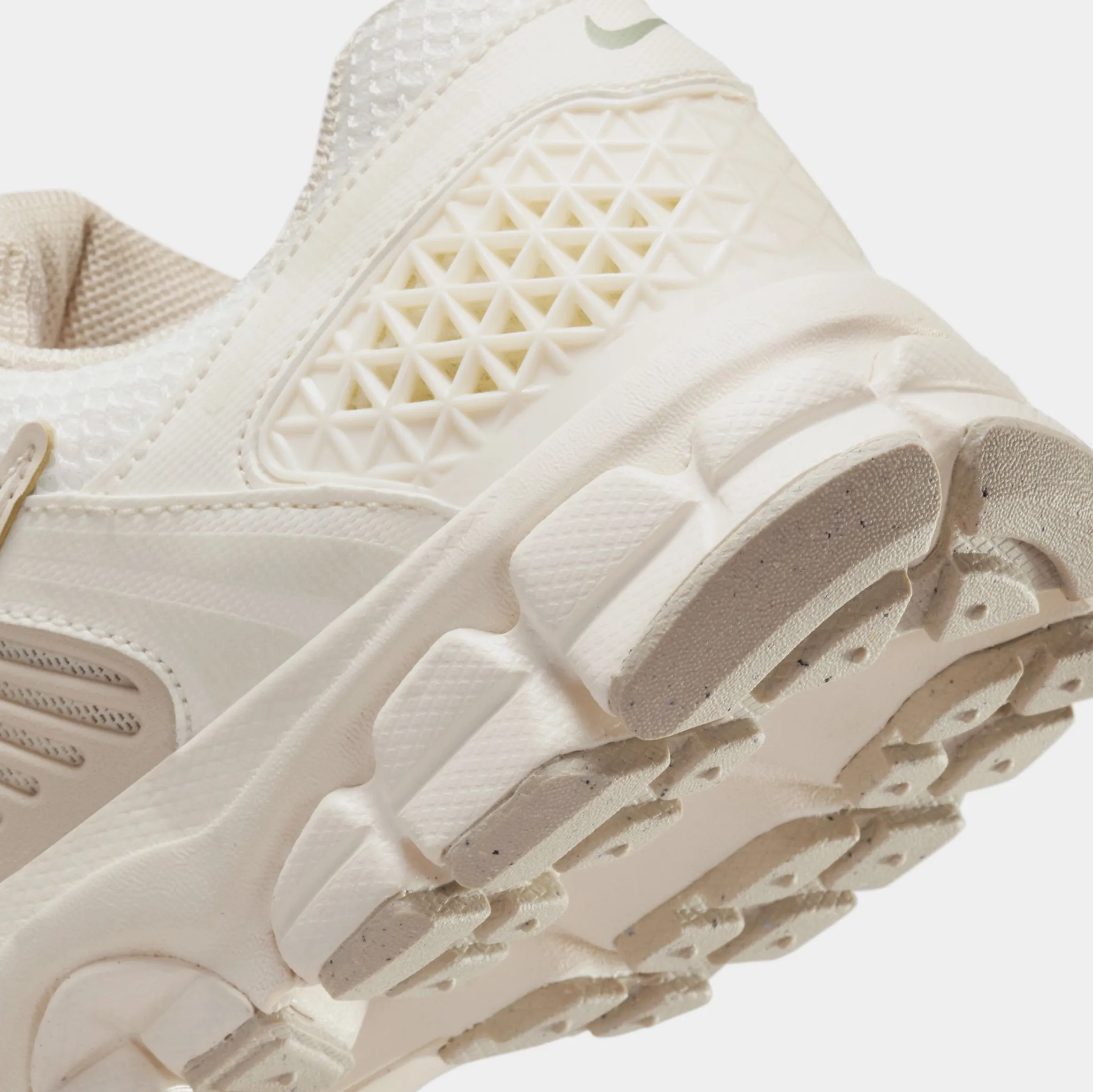 Vomero 5 Grade School Running Shoes (Pale Ivory/Pale Ivory/Sanddrift/Pale Ivory)