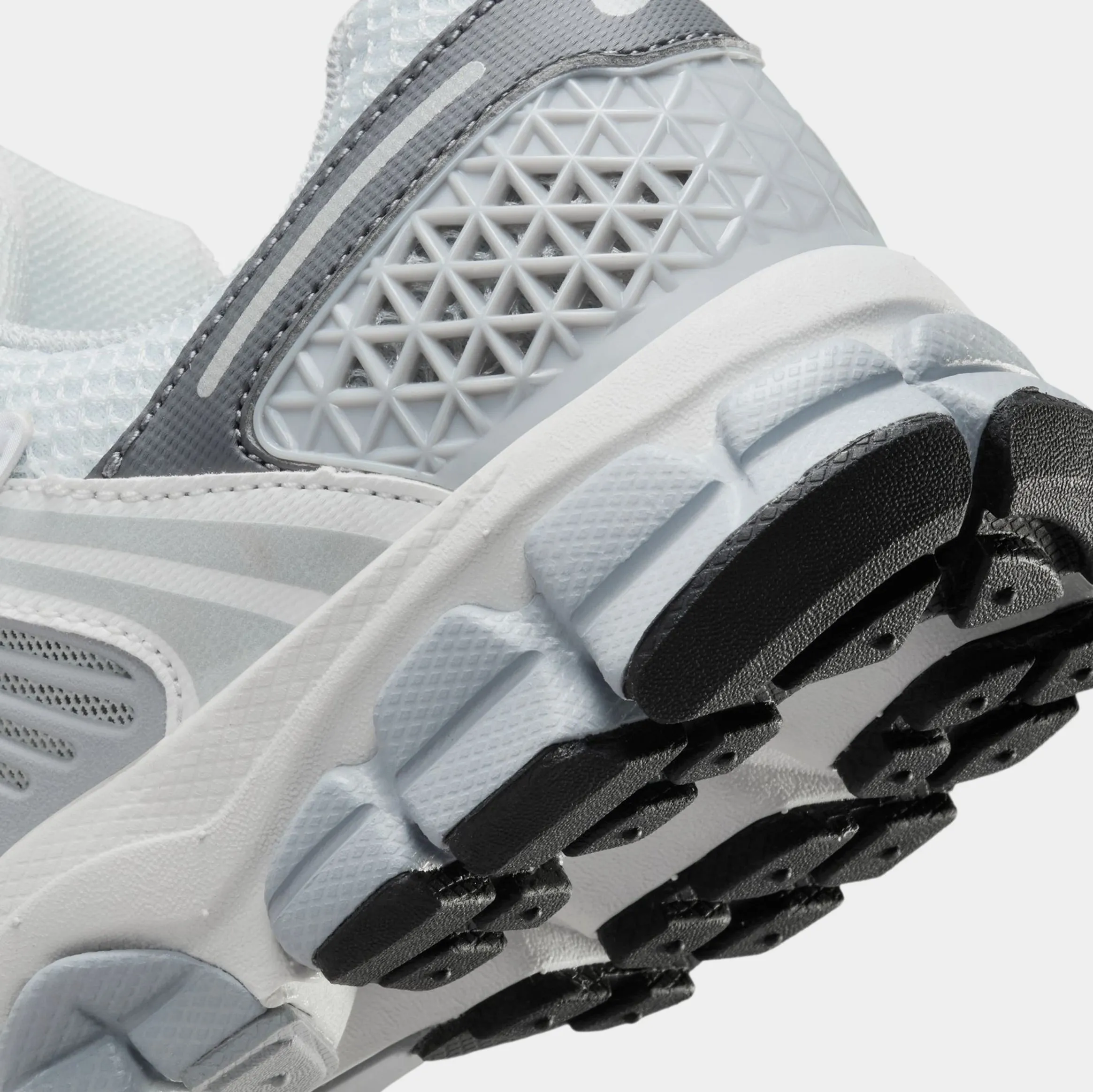 Vomero 5 Grade School Running Shoes (Pure Platinum/Summit White/Dark Grey/Metallic Silver)